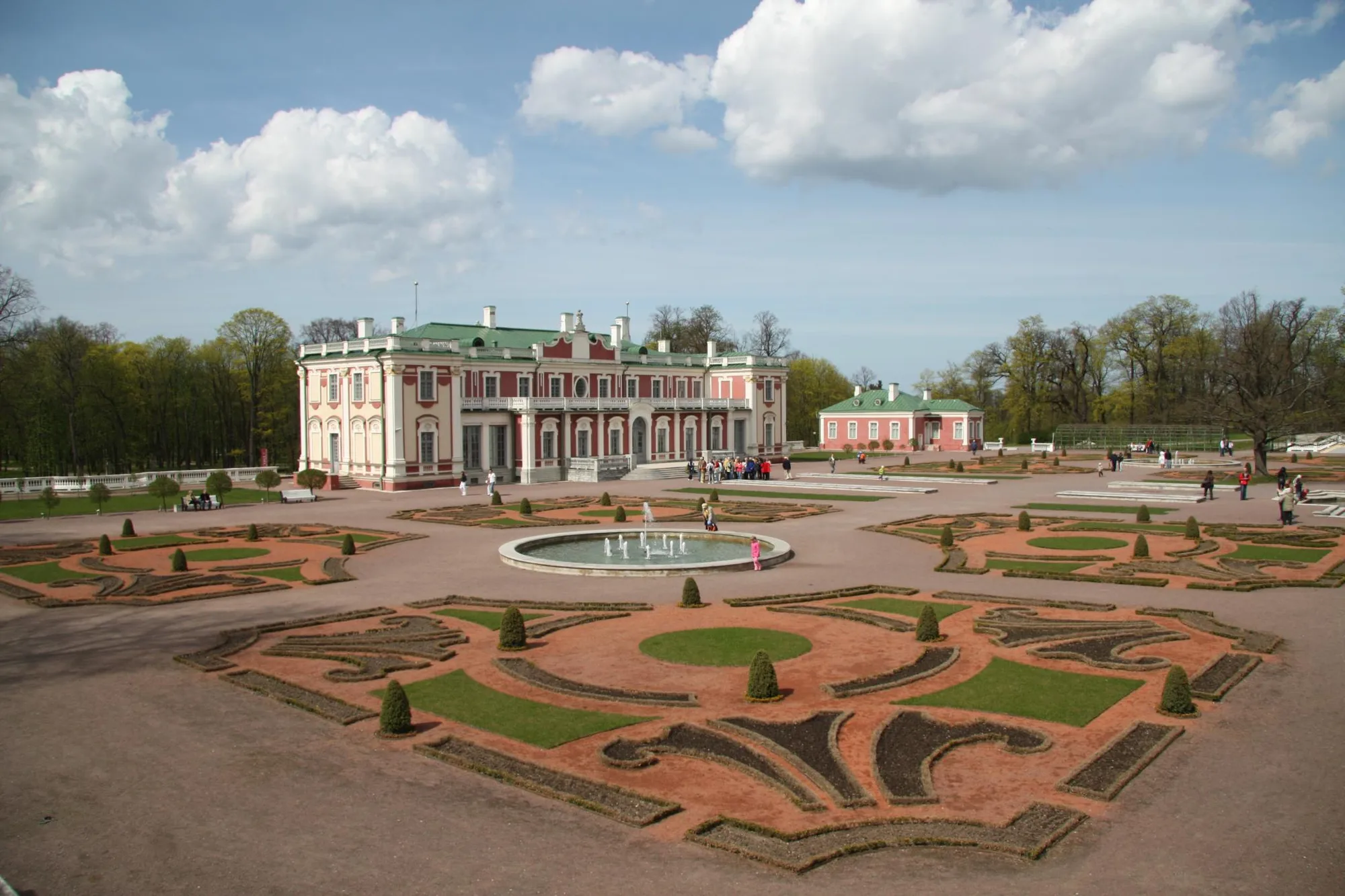 Kadriorg Palace, the pink-red Baroque palace with a green roof, behind its formal Baroque gardens and fountain in summer, Tallinn